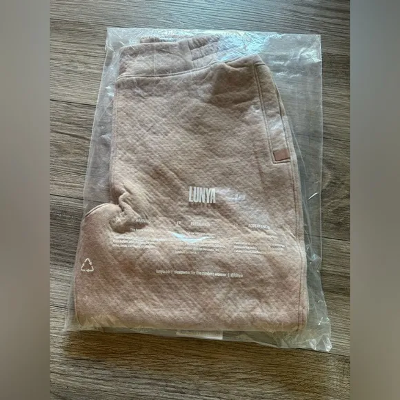 $118 Lunya Restore Double Faced Shorts Otium Tan Heather Brand New