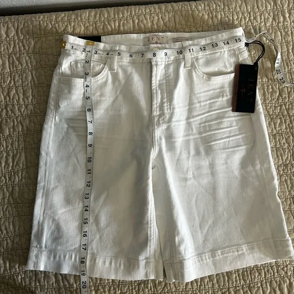 7 For All Mankind Jen 7 White Cotton Spandex Bermuda Shorts NWT Size 8