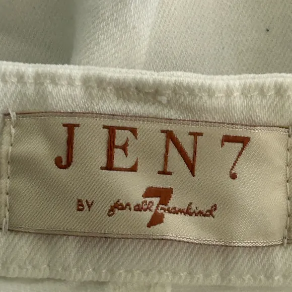 7 For All Mankind Jen 7 White Cotton Spandex Bermuda Shorts NWT Size 8