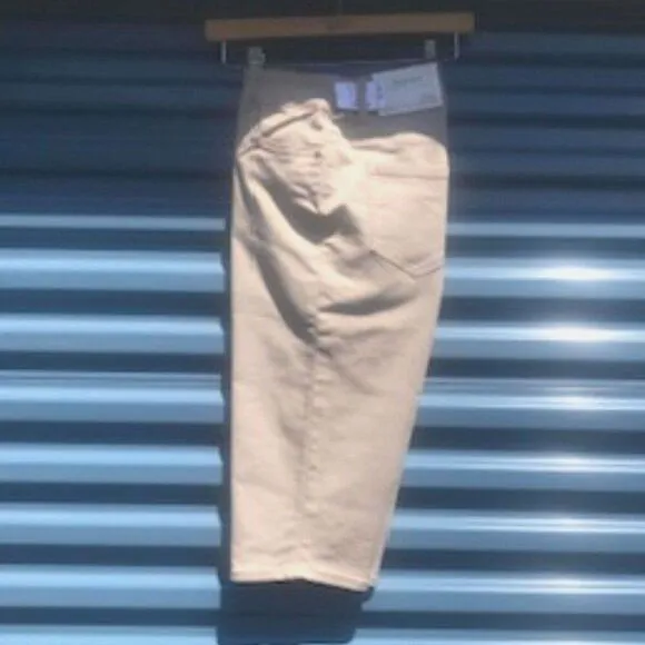 Bermuda Shorts . Size: 4 Average Skimmer ..... (2) Pair Bundle . Beige