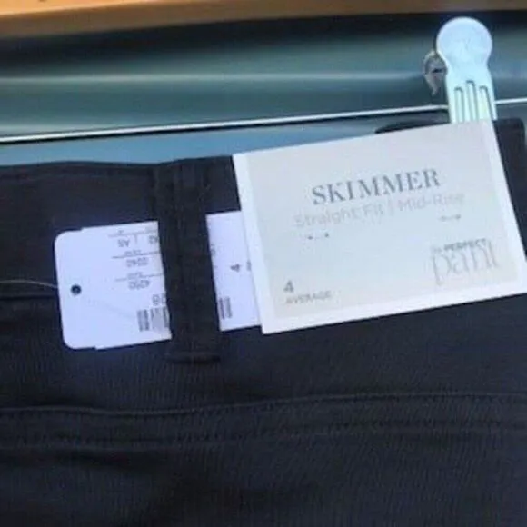 Bermuda Shorts . Size: 4 Average Skimmer ..... (2) Pair Bundle . Black