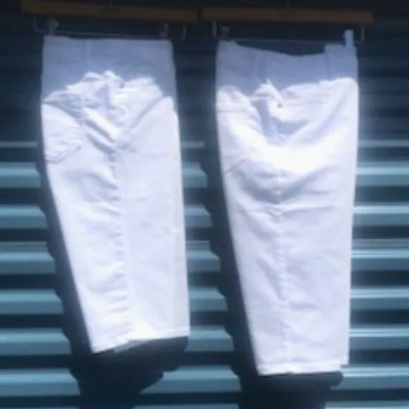 Bermuda Shorts . Size: 4 Average Skimmer ..... (2) Pair Bundle .  White