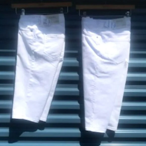 Bermuda Shorts . Size: 4 Average Skimmer ..... (2) Pair Bundle .  White