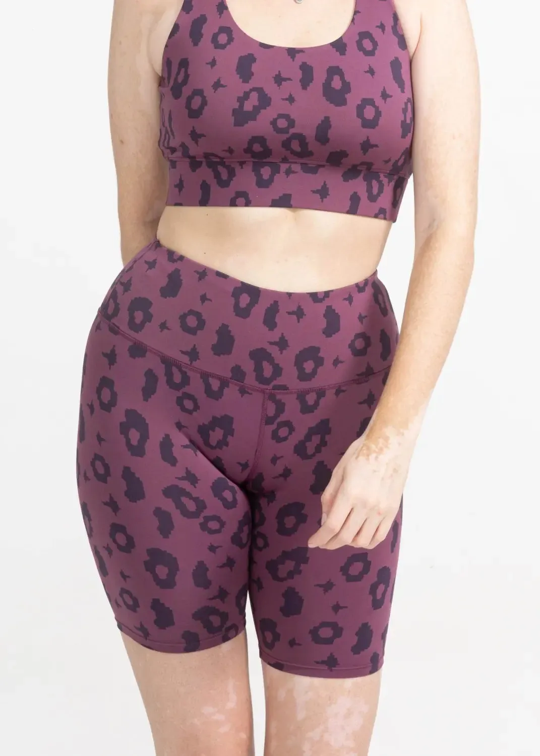 Bike Shorts mit Lila Leopard Print