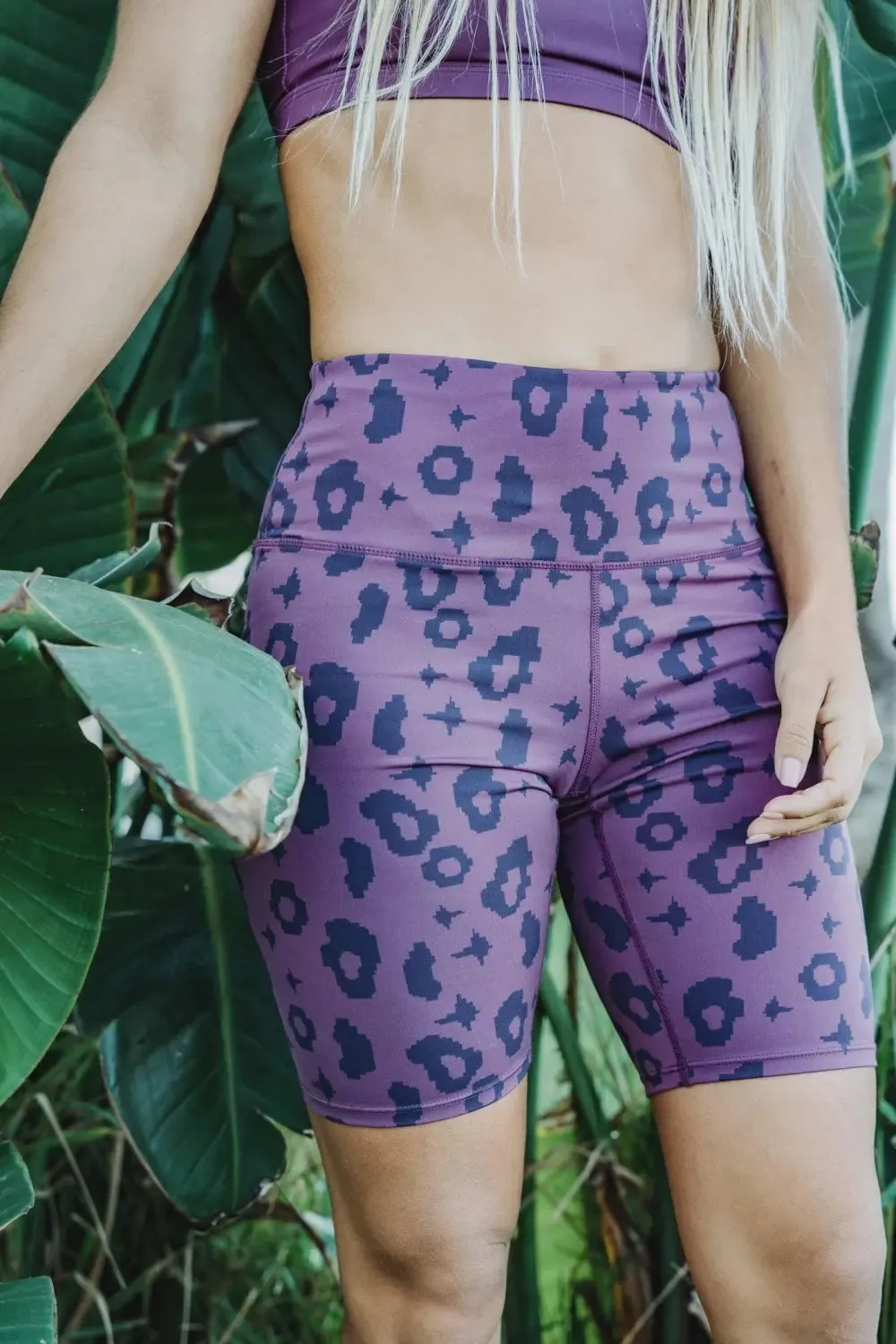 Bike Shorts mit Lila Leopard Print
