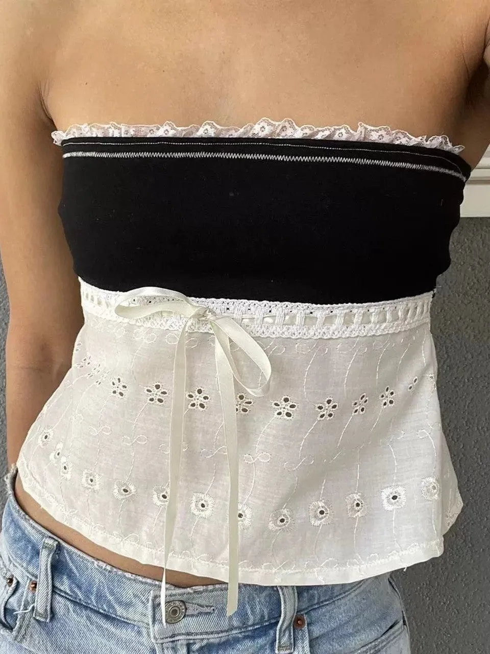 Coquette Kontrast Bandeau Crop Top mit Spitze