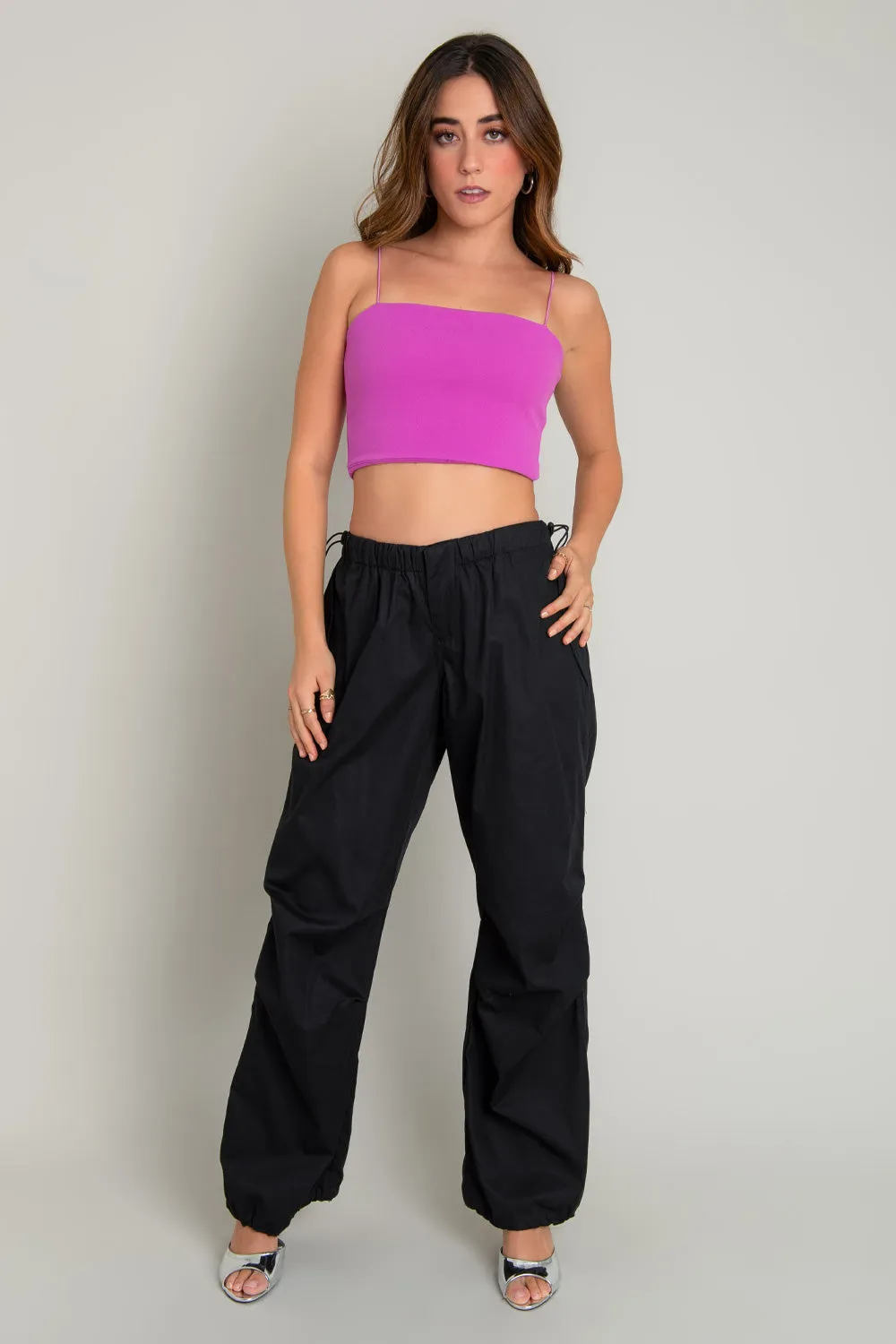 Crop top bandeau con tirantes