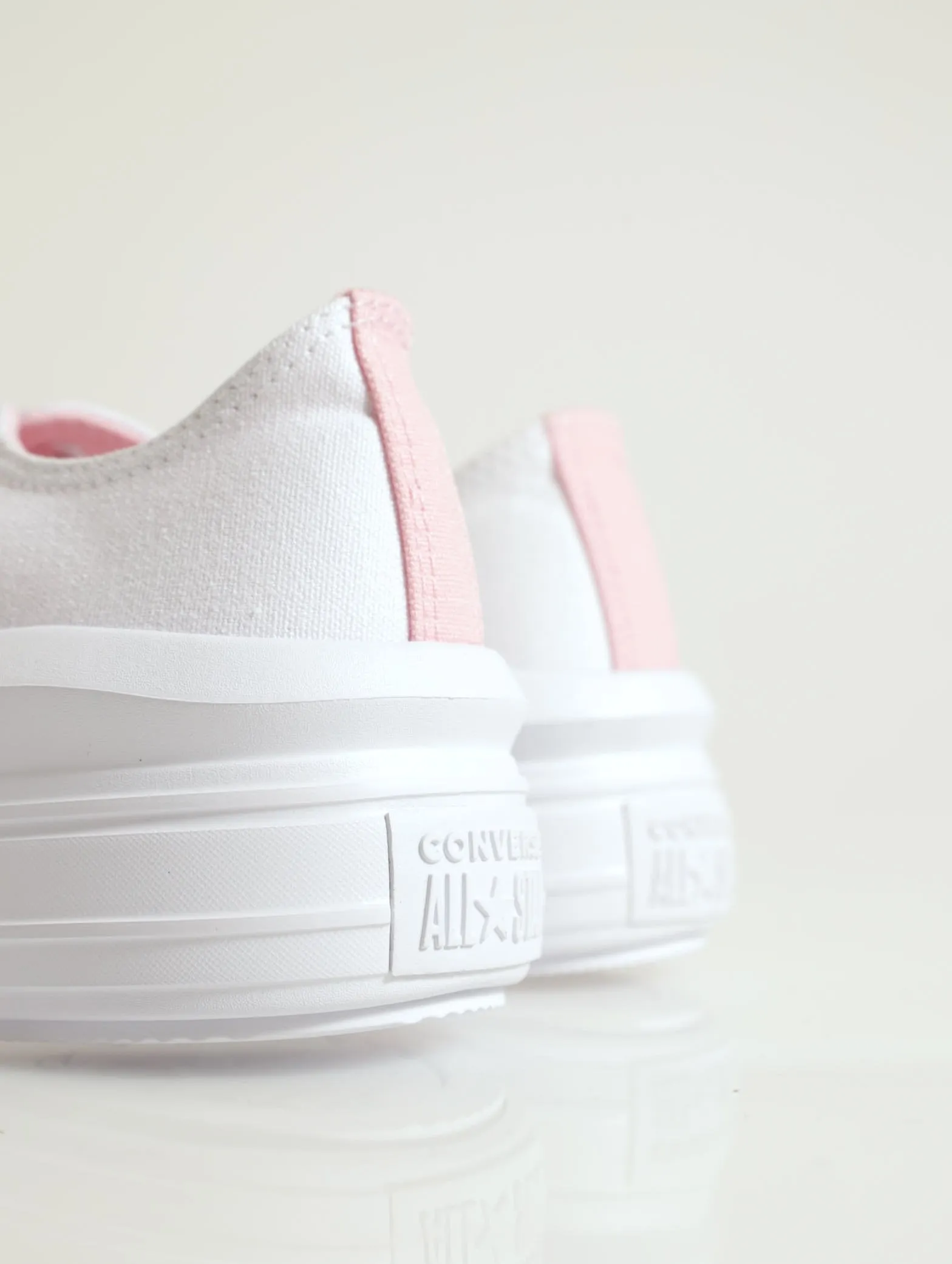Ctas Move Comfort Sneaker - White/Pink