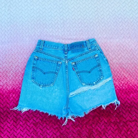 🌸High waisted 501 Levi’s jean shorts