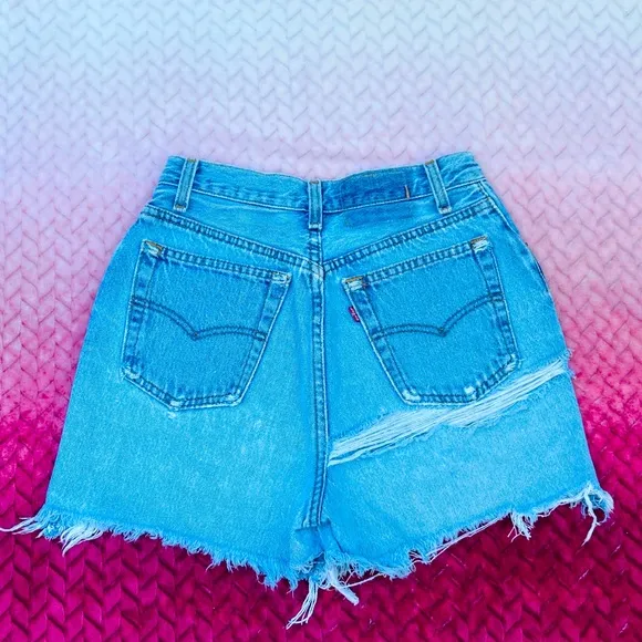 🌸High waisted 501 Levi’s jean shorts