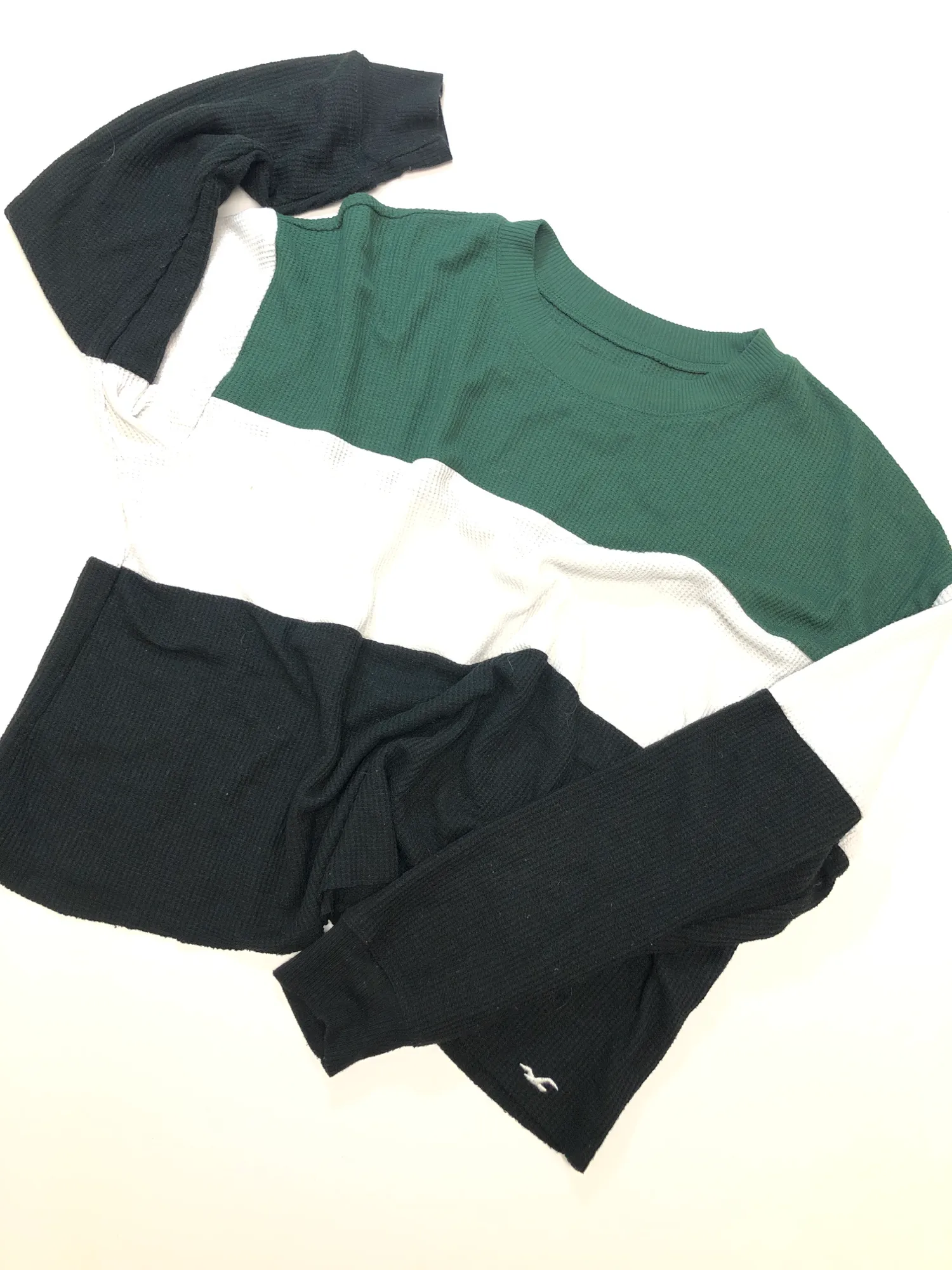Hollister Long Sleeve Crop Top Size Medium