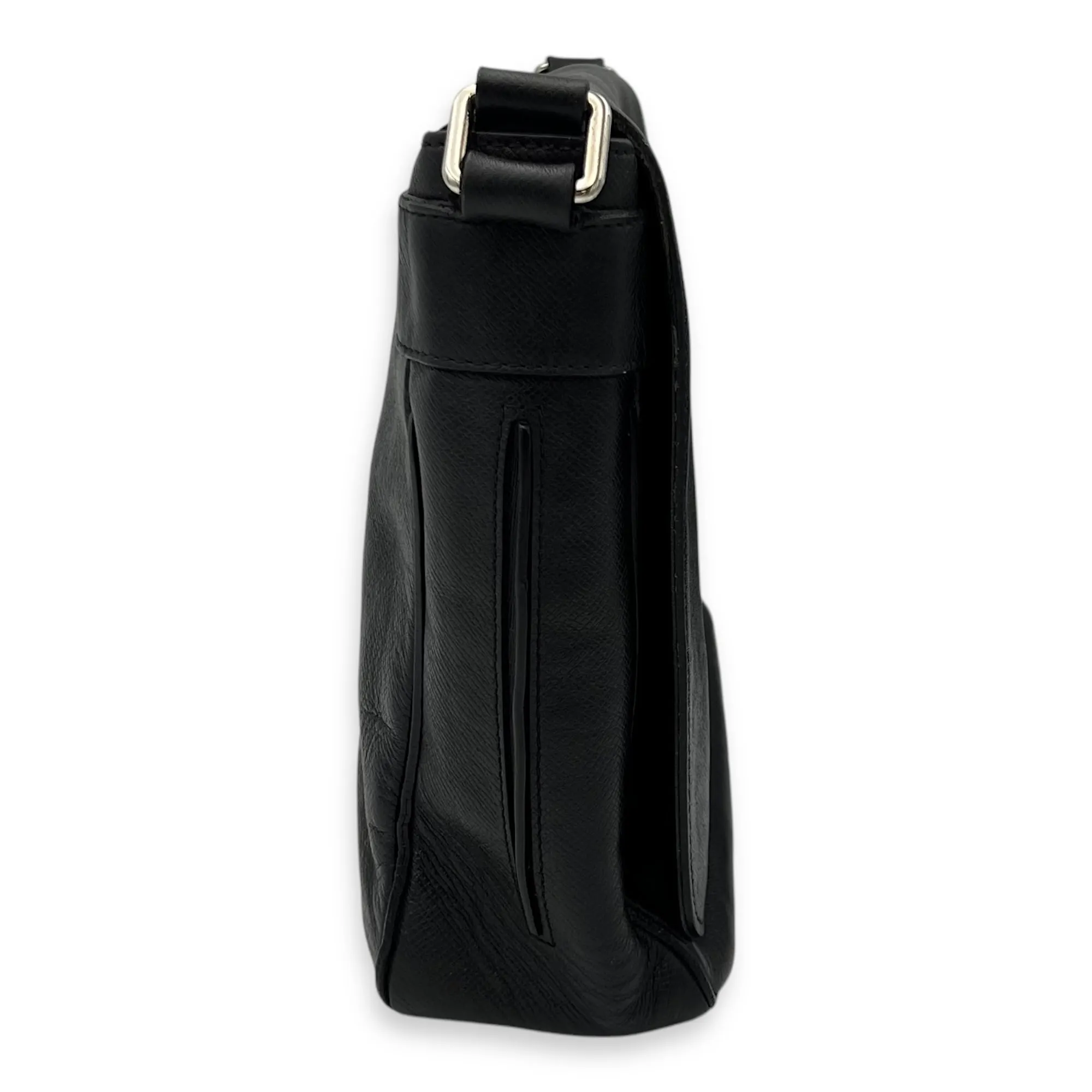 Messenger Crossbody Bag Black in Taiga Leather, Silver hardware