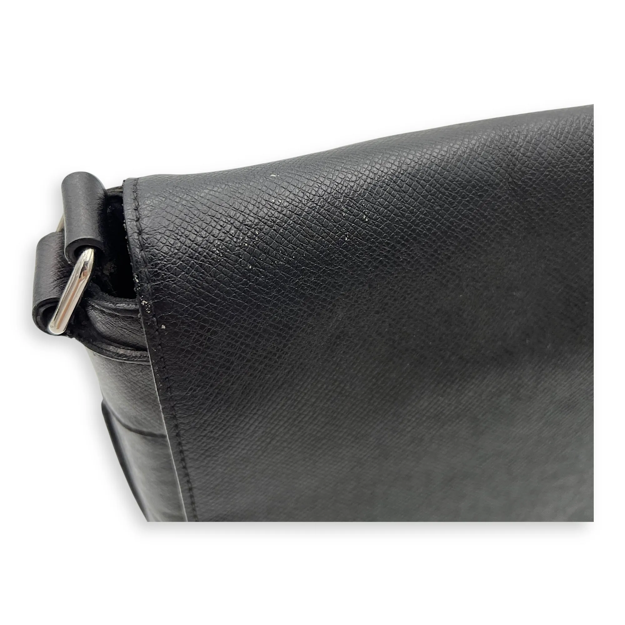Messenger Crossbody Bag Black in Taiga Leather, Silver hardware