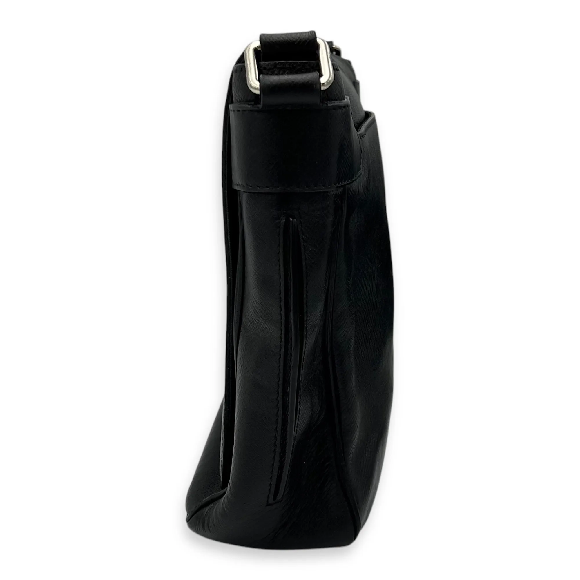 Messenger Crossbody Bag Black in Taiga Leather, Silver hardware