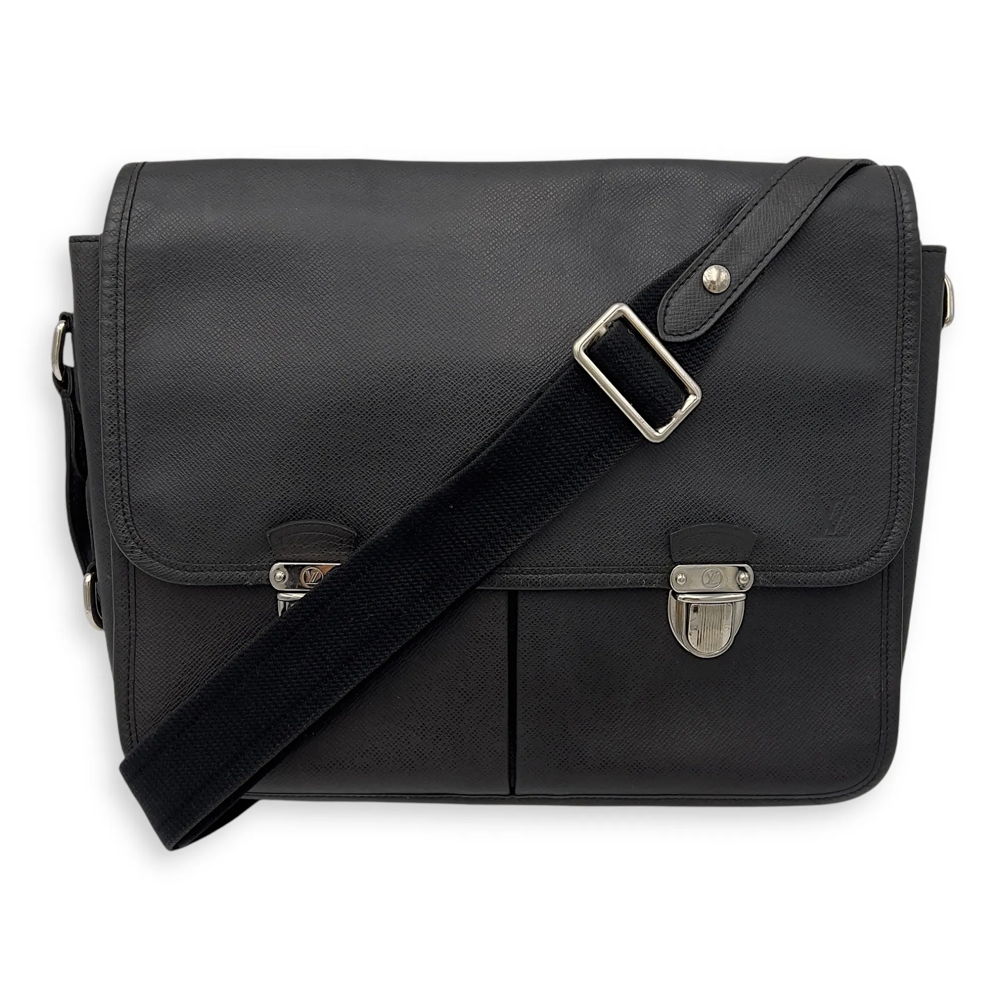 Messenger Crossbody Bag MM Black in Taiga Leather, Silver hardware