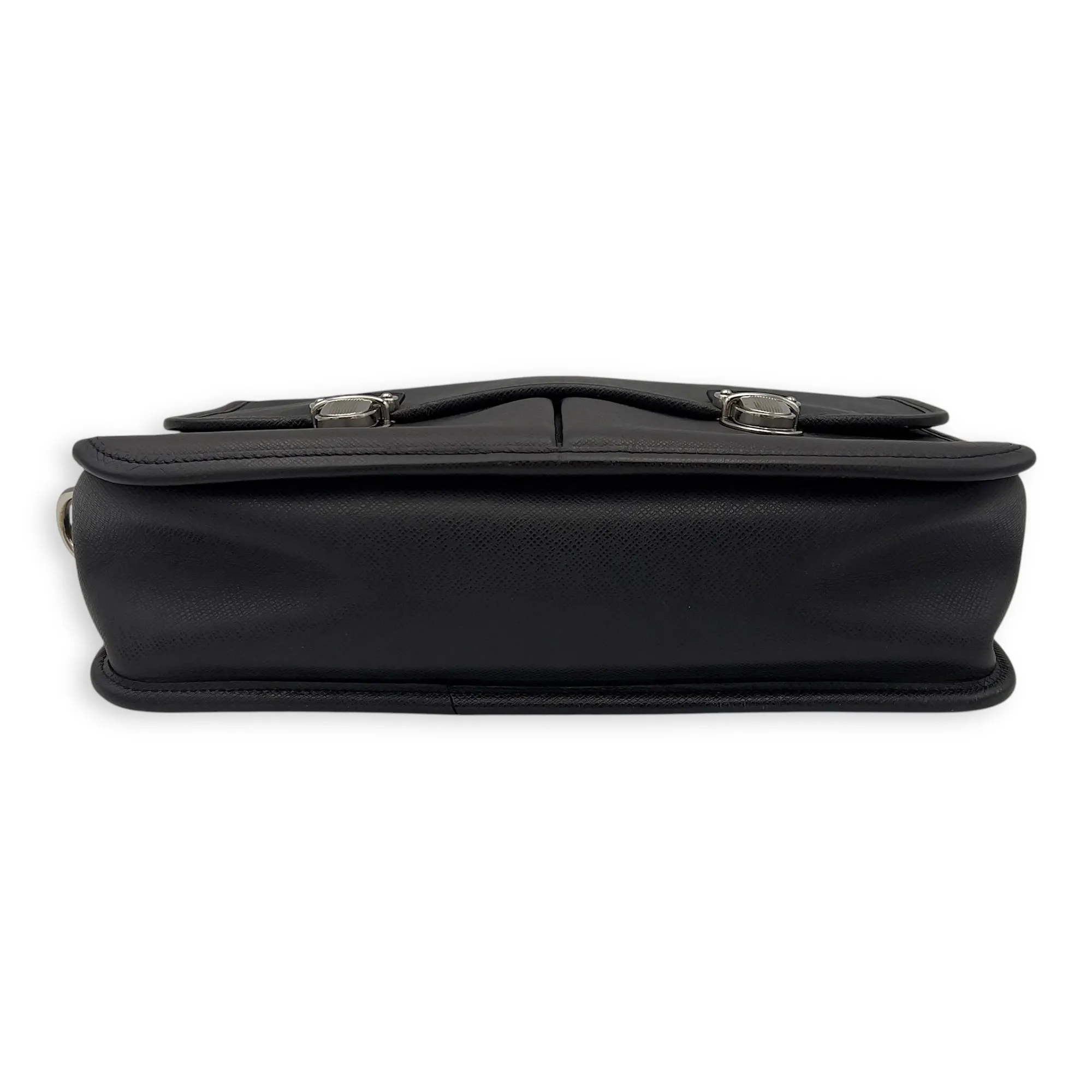 Messenger Crossbody Bag MM Black in Taiga Leather, Silver hardware