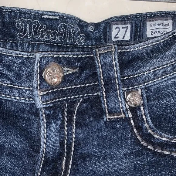 MISS ME BRAND NEW SIZE 27 BERMUDA SHORTS