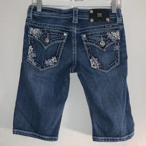 MISS ME BRAND NEW SIZE 27 BERMUDA SHORTS