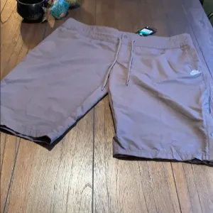 NWT Nike Beyond Bermuda Low-Rise Training Shorts