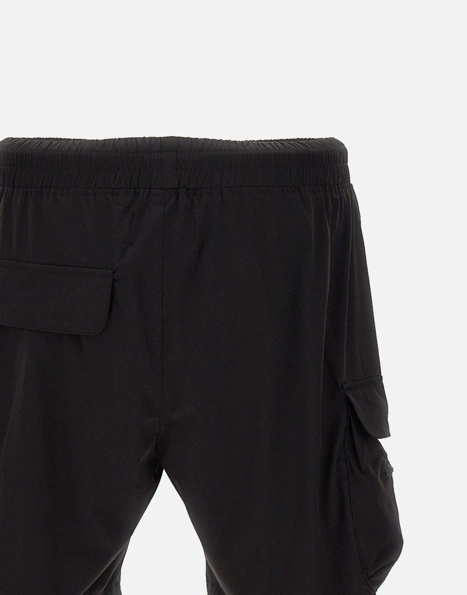 Representera svarta tekniska lastshorts