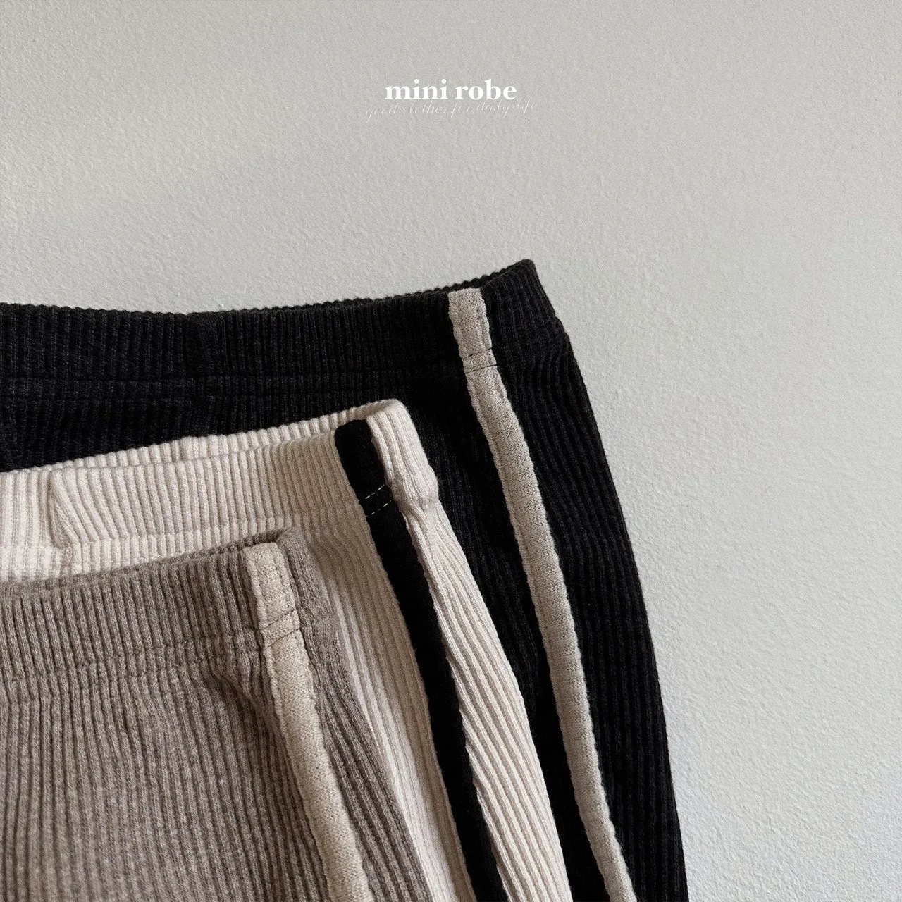 RIBBED CONTRAST BIKE SHORTS