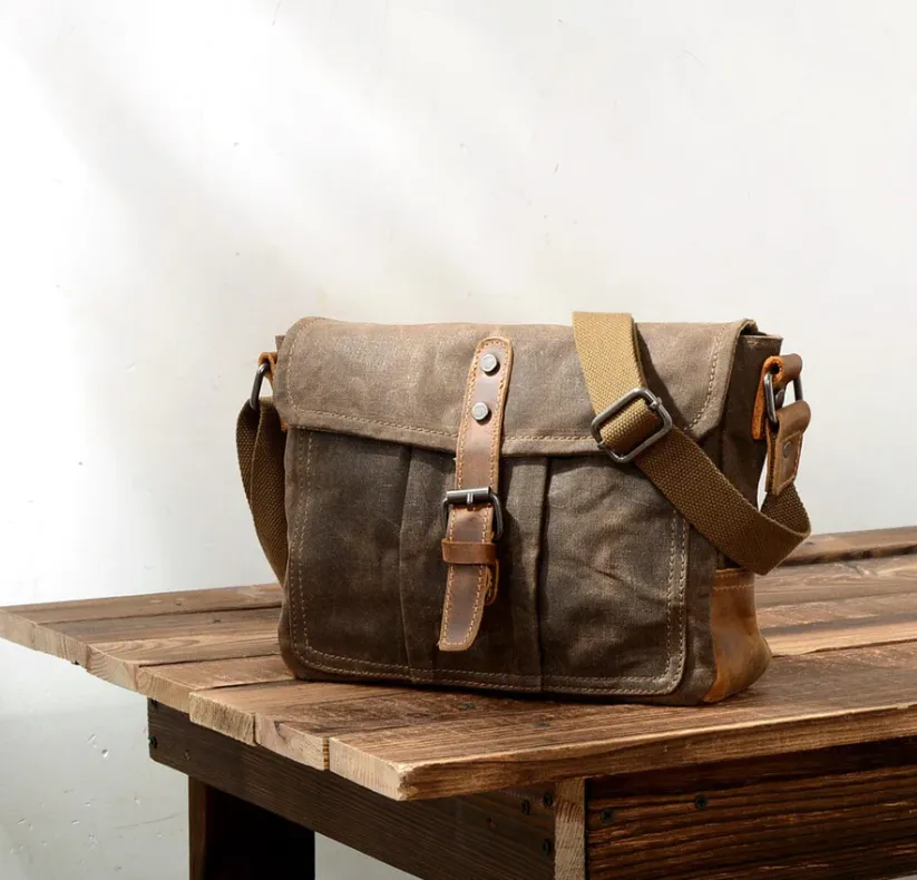 Small Canvas Messenger Bag | Pyrenees