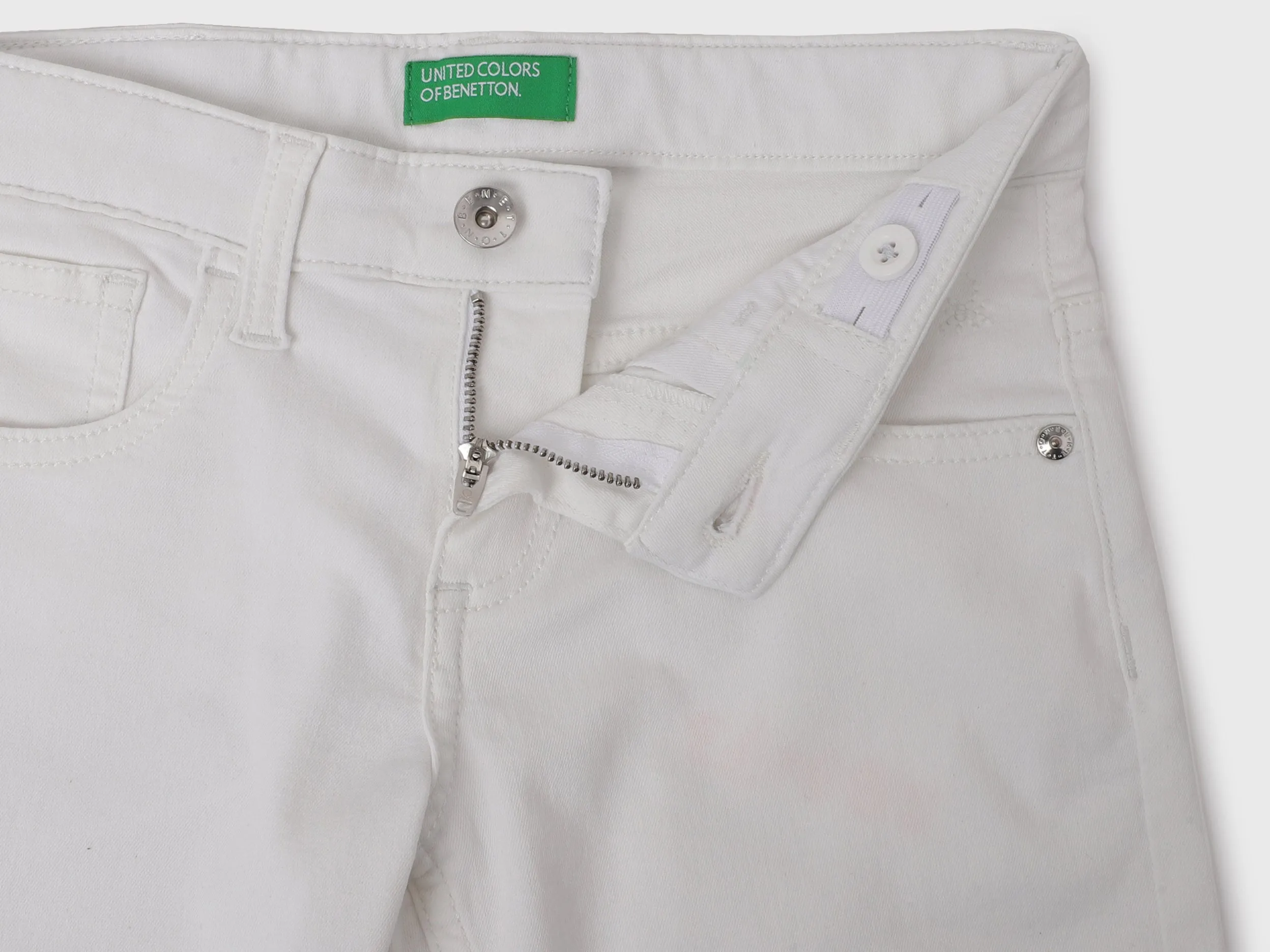 Solid Pattern Regular Fit Shorts