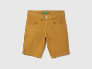 Solid Regular Fit Mid Rise Shorts