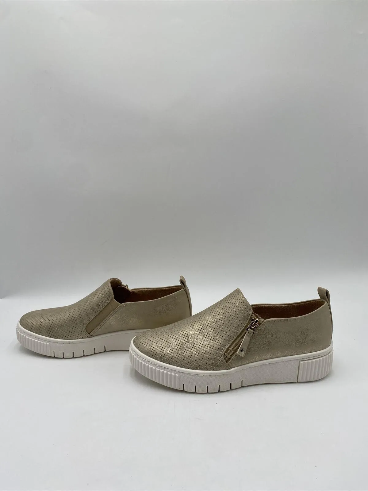 Soul Naturalizer Women's Tia Slip-On Sneakers Gold Size 6.5M - Very Good