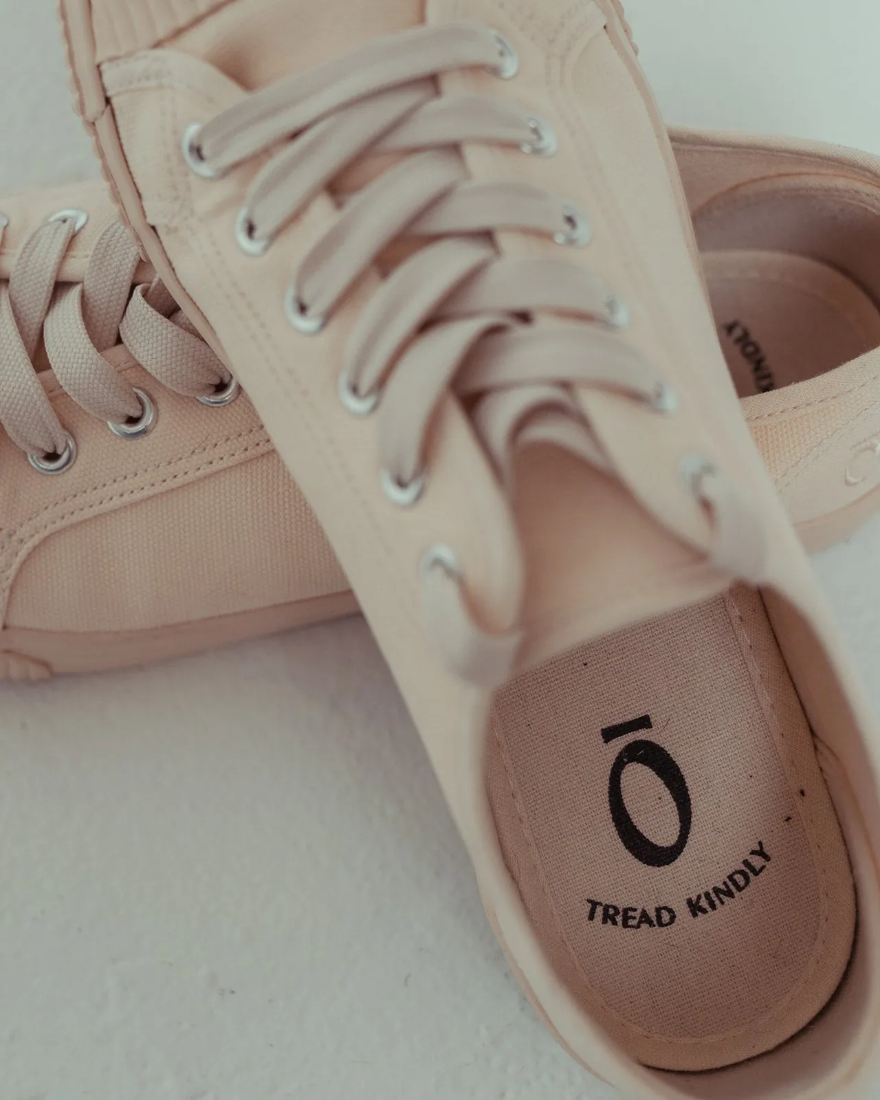 The Easey Sneaker in Ecru