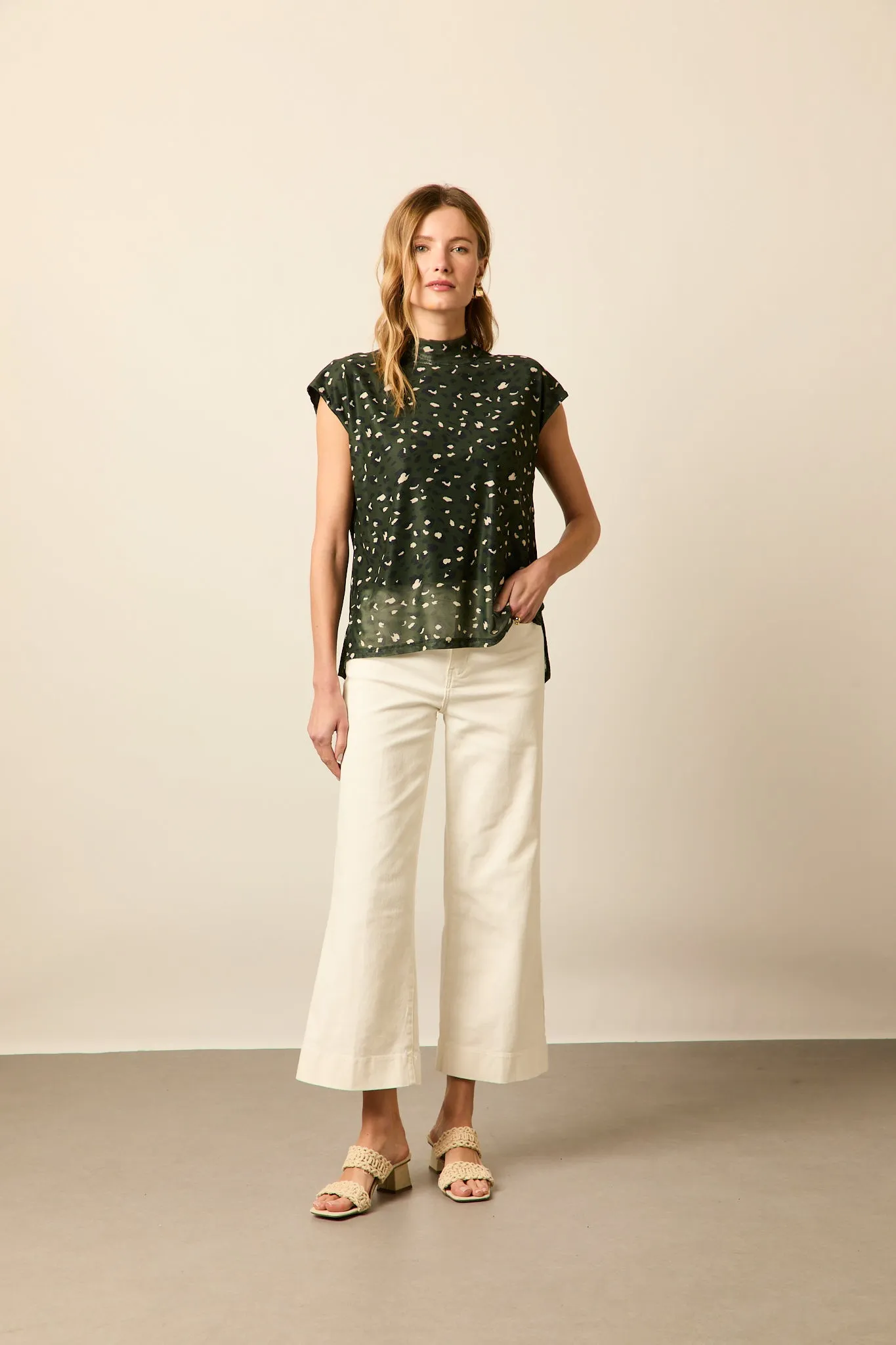 Top tul sin mangas animal print verde