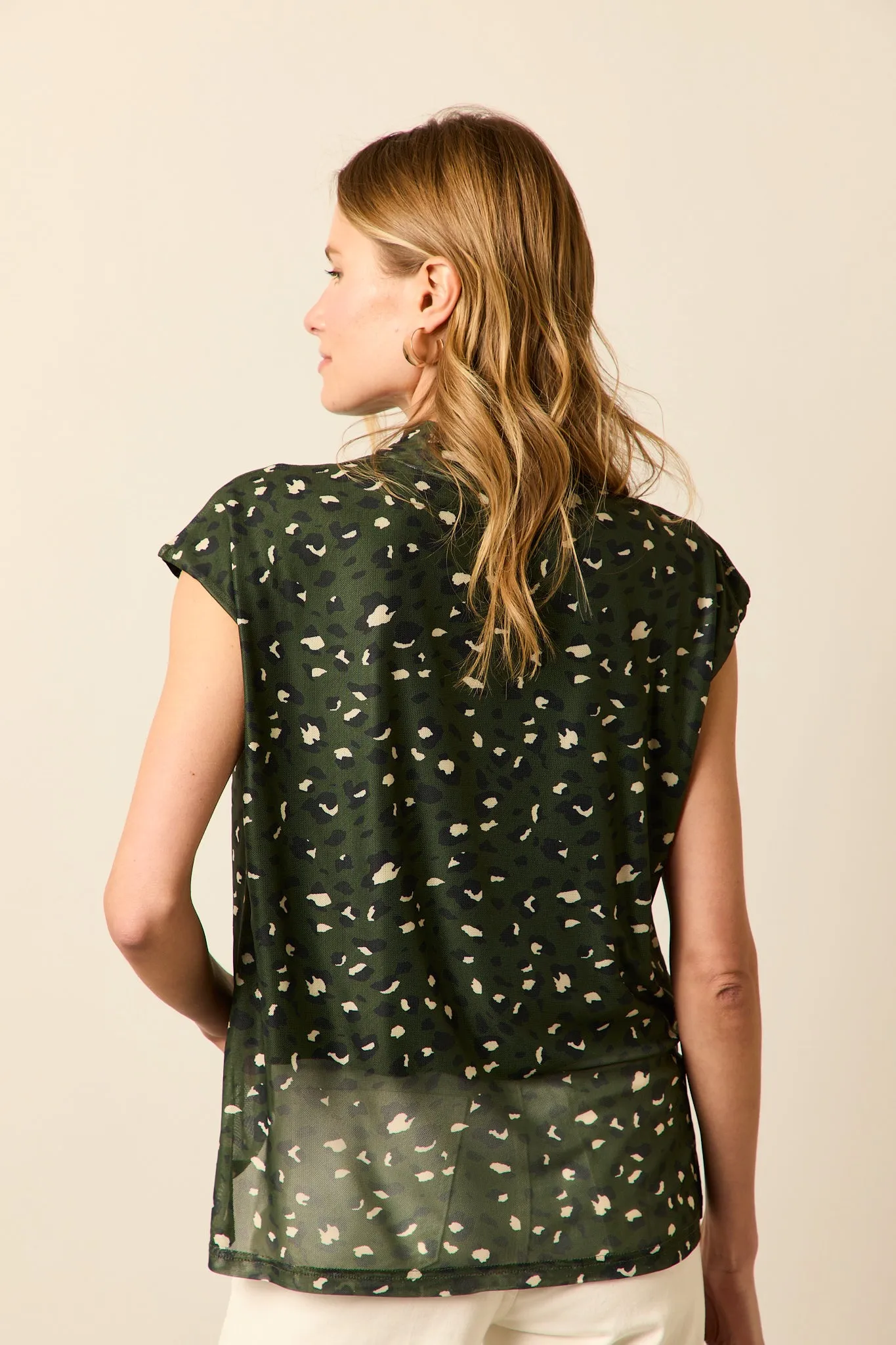 Top tul sin mangas animal print verde