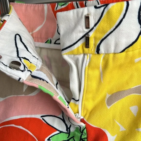 Trina Turk Women’s Bermuda Shorts 00 Tropicana Floral Print